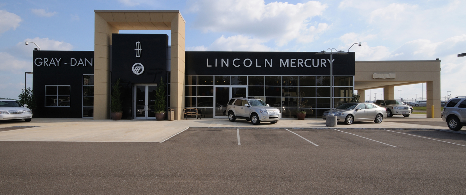 A Lincoln Mercury dealership in the day